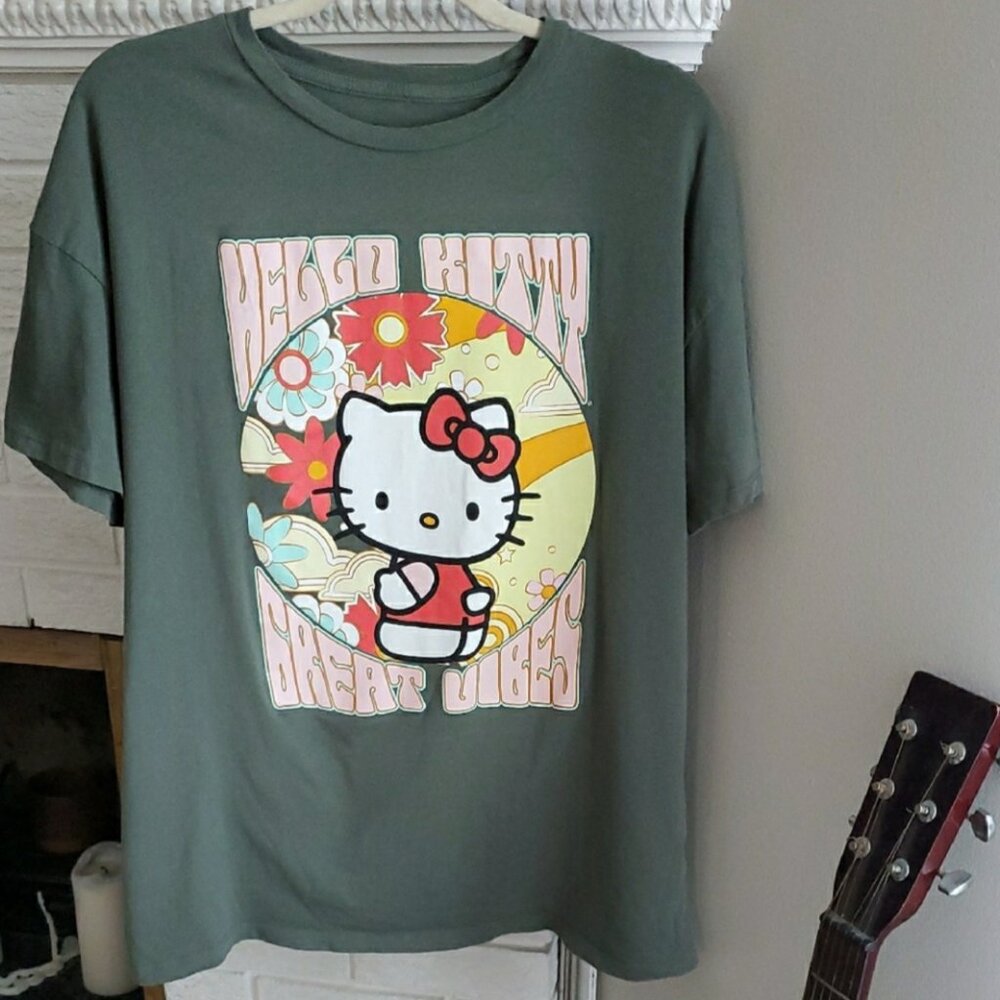 Hello Kitty By Sanrio Unisex Green Short Sleeve Tee T-Shirt Graphic Design Sz M